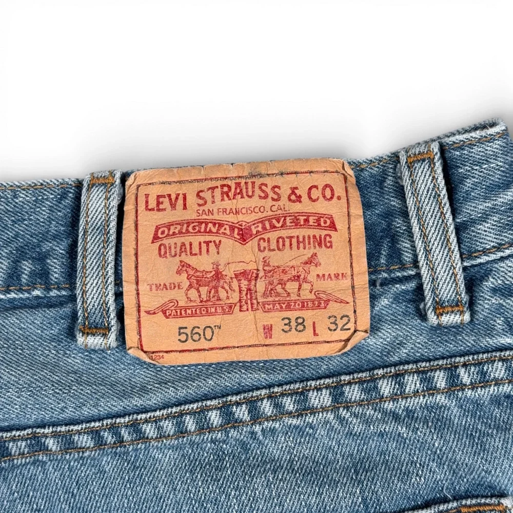 Vintage Levis Jeans Mens 38x32 Blue 560 Comfort Fit Light Wash Tapered Y2K